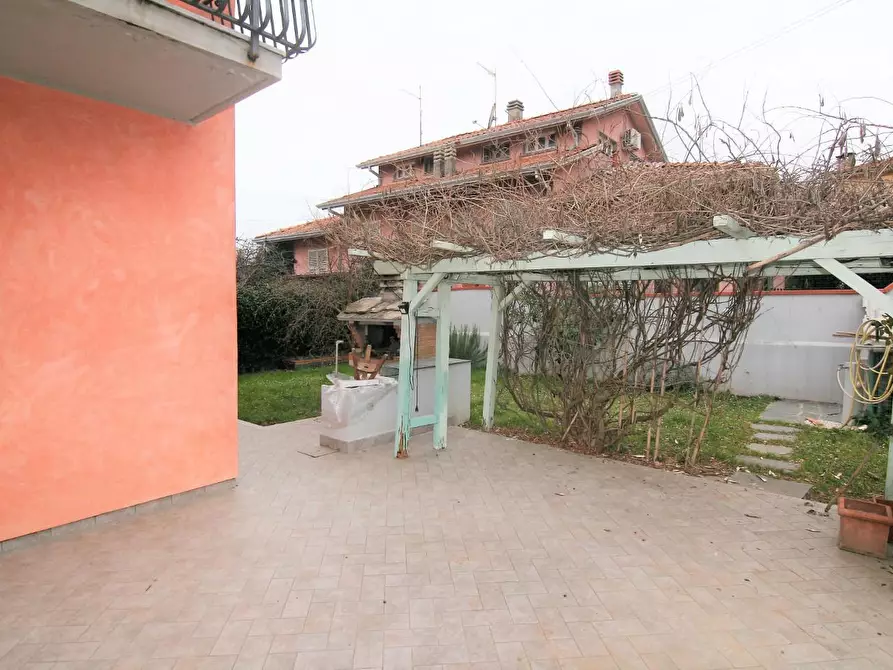 Immagine 14 di Porzione di casa in vendita  a Ortonovo