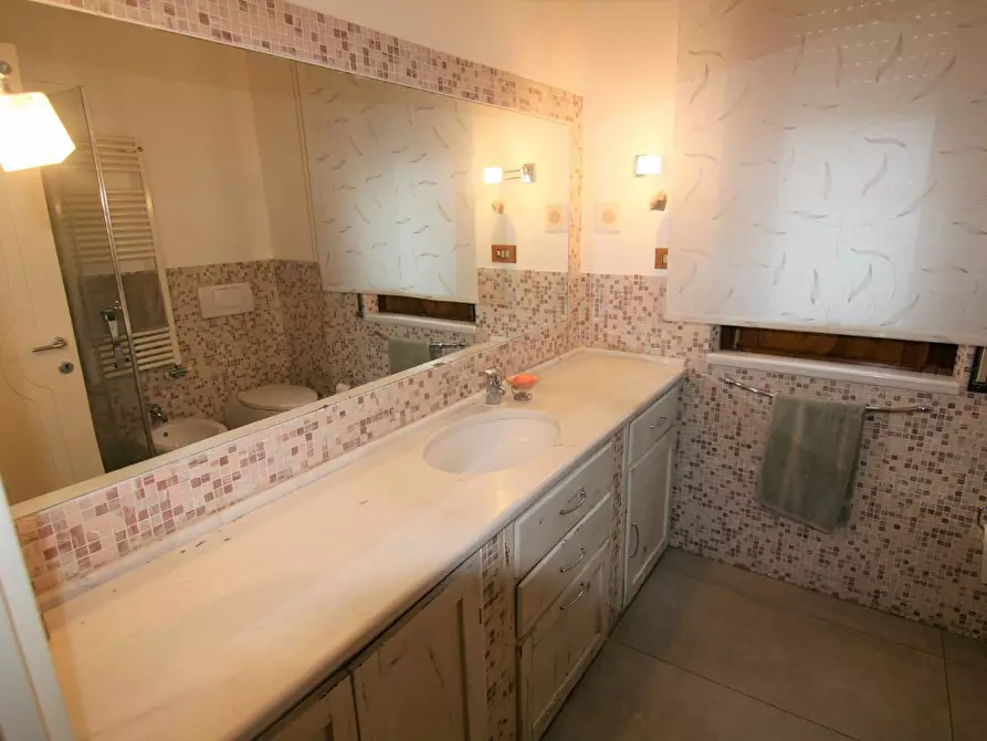 Immagine 13 di Porzione di casa in vendita  a Ortonovo