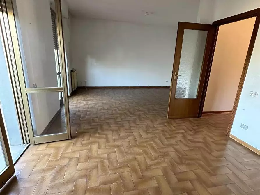 Immagine 11 di Villetta a schiera in vendita  a Massa