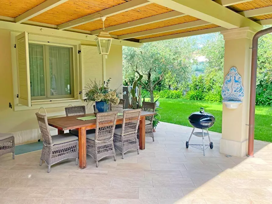 Immagine 2 di Villa in affitto  a Forte Dei Marmi