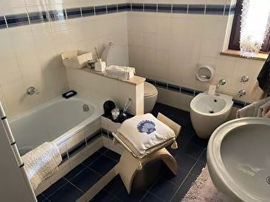 Immagine 5 di Casa bifamiliare in vendita  a Viareggio