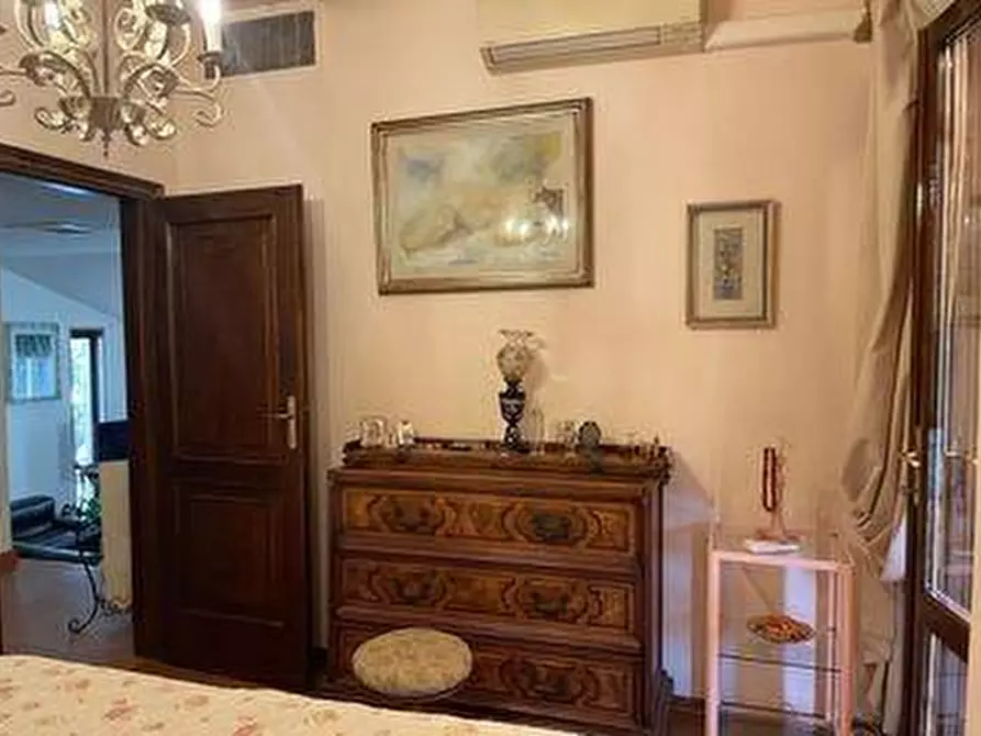 Immagine 6 di Casa bifamiliare in vendita  a Viareggio