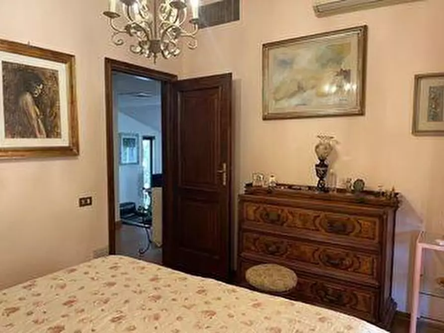 Immagine 12 di Casa bifamiliare in vendita  a Viareggio