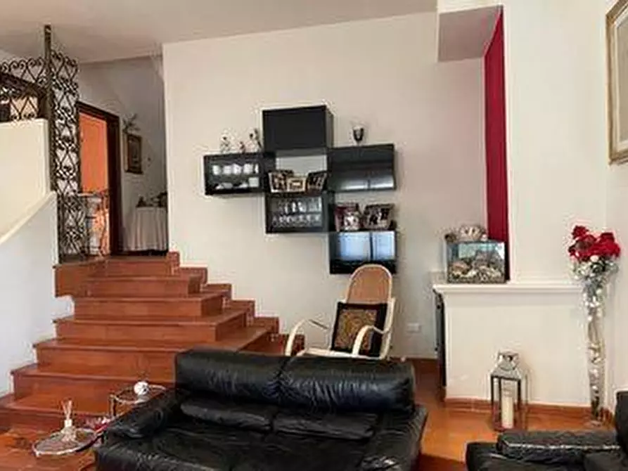 Immagine 3 di Casa bifamiliare in vendita  a Viareggio