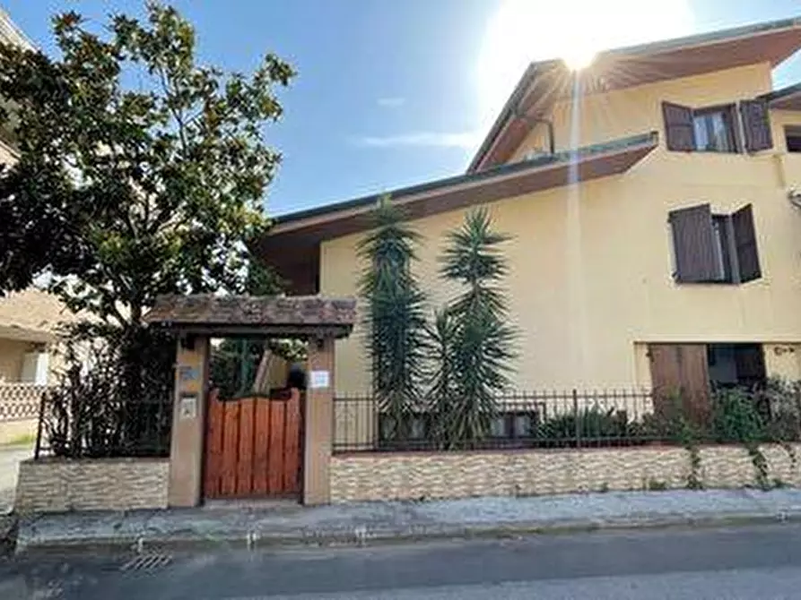 Immagine 20 di Casa bifamiliare in vendita  a Viareggio