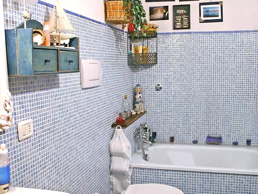 Immagine 13 di Casa colonica in vendita  a Pietrasanta