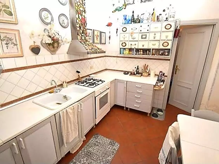 Immagine 4 di Casa colonica in vendita  a Pietrasanta