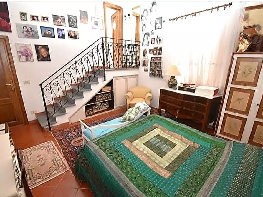 Immagine 10 di Casa colonica in vendita  a Pietrasanta