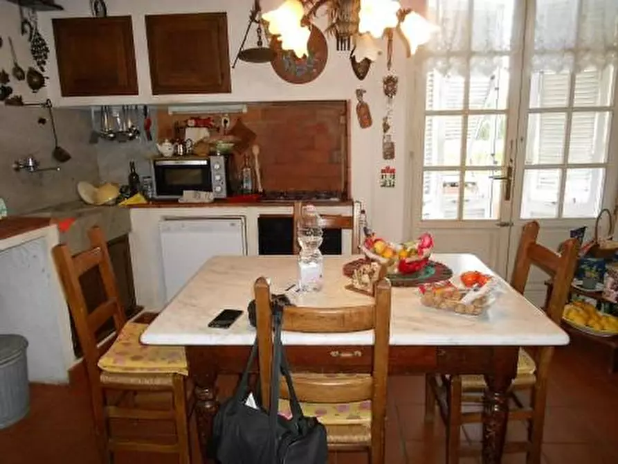 Immagine 9 di Porzione di casa in vendita  a Massa