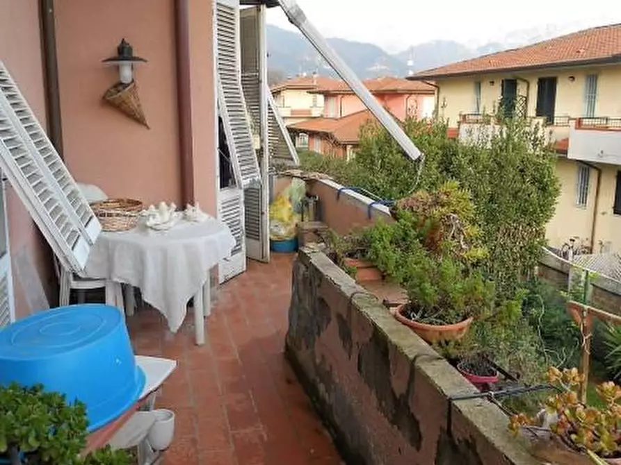 Immagine 33 di Porzione di casa in vendita  a Massa