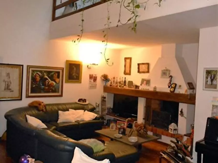 Immagine 3 di Porzione di casa in vendita  a Massa