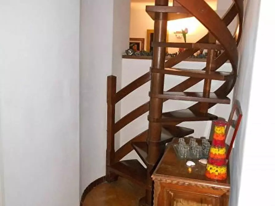 Immagine 23 di Porzione di casa in vendita  a Massa