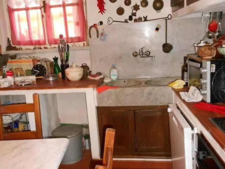 Immagine 11 di Porzione di casa in vendita  a Massa