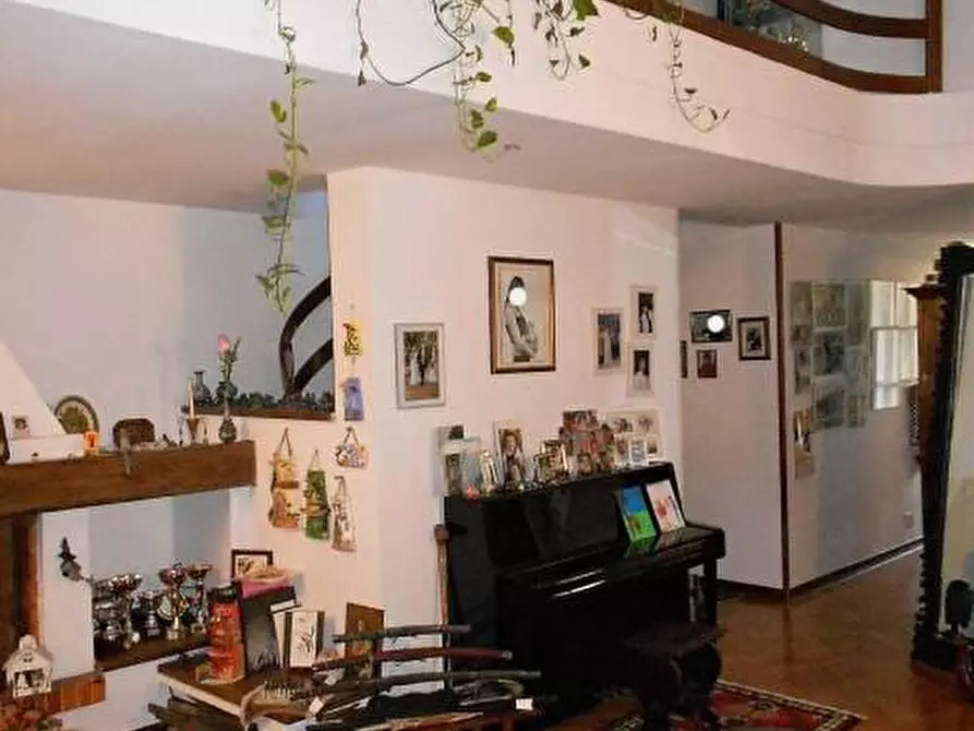 Immagine 4 di Porzione di casa in vendita  a Massa