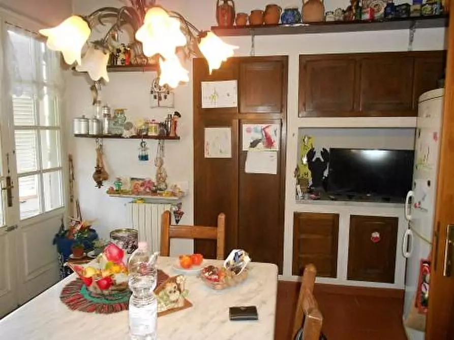 Immagine 10 di Porzione di casa in vendita  a Massa