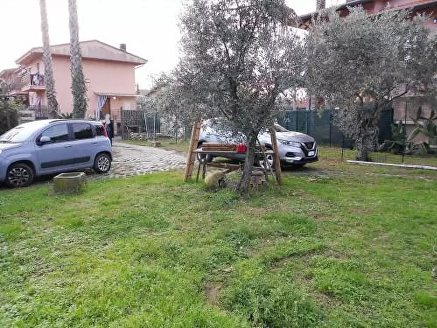 Immagine 2 di Porzione di casa in vendita  a Massa