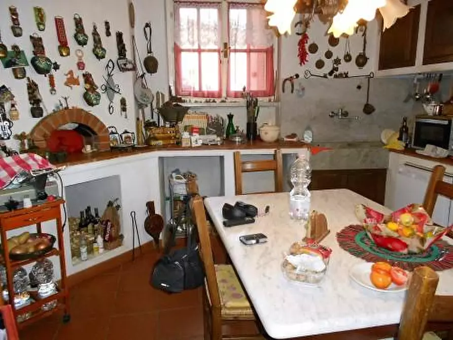 Immagine 12 di Porzione di casa in vendita  a Massa