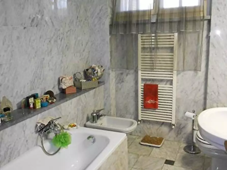 Immagine 21 di Porzione di casa in vendita  a Massa