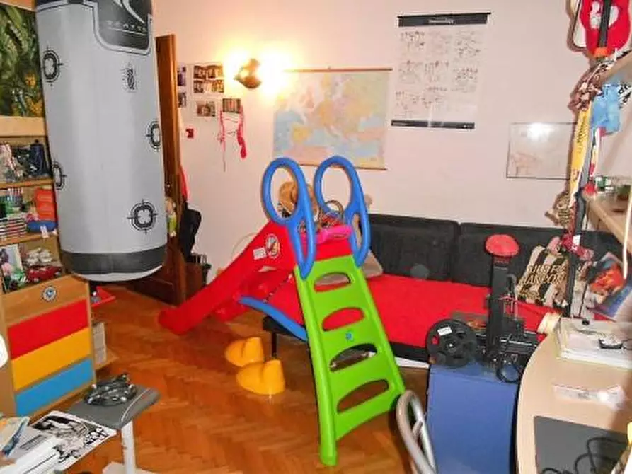 Immagine 17 di Porzione di casa in vendita  a Massa