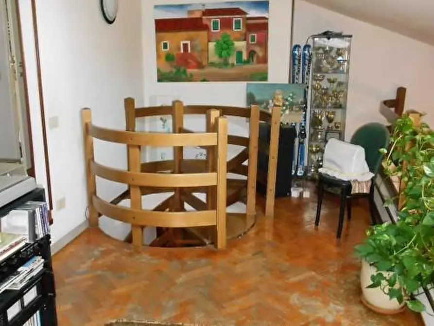 Immagine 25 di Porzione di casa in vendita  a Massa