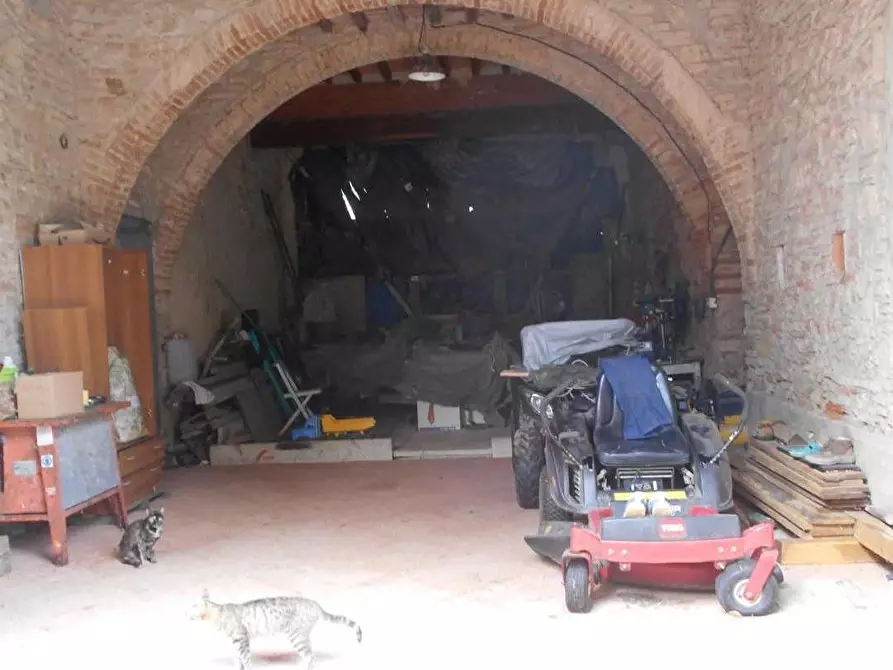 Immagine 39 di Casa colonica in vendita  a Fauglia