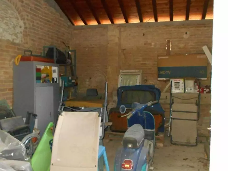 Immagine 43 di Casa colonica in vendita  a Fauglia