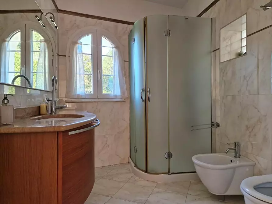Immagine 13 di Villa in vendita  a Carrara