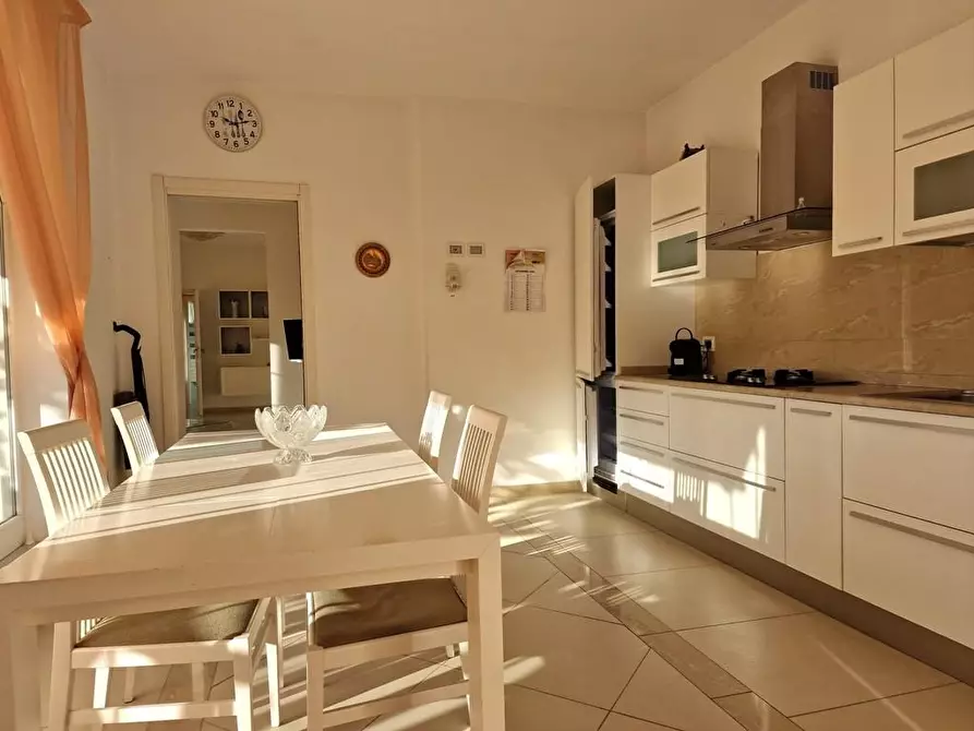 Immagine 6 di Villa in vendita  a Carrara