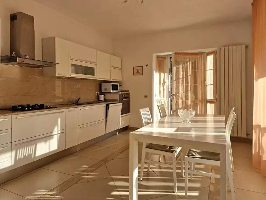 Immagine 5 di Villa in vendita  a Carrara