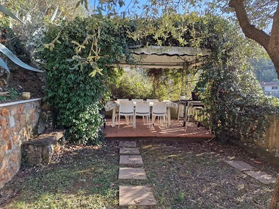 Immagine 16 di Villa in vendita  a Carrara