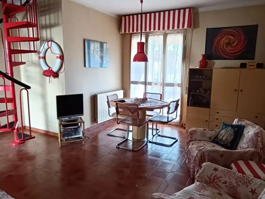 Immagine 5 di Appartamento in affitto  a Massa