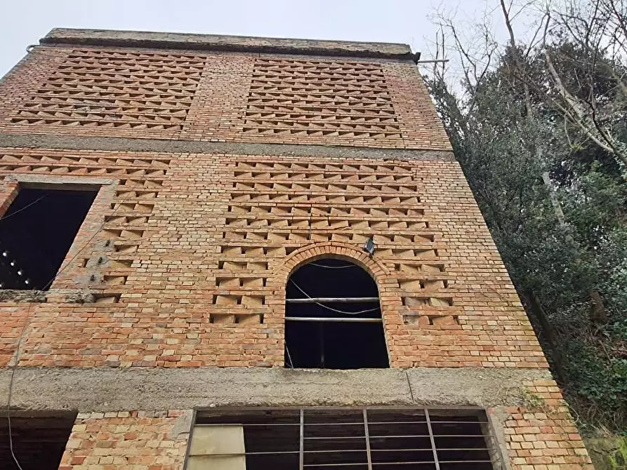 Immagine 10 di Deposito in vendita  a Capannoli