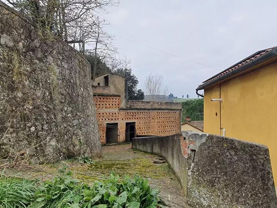 Immagine 21 di Deposito in vendita  a Capannoli