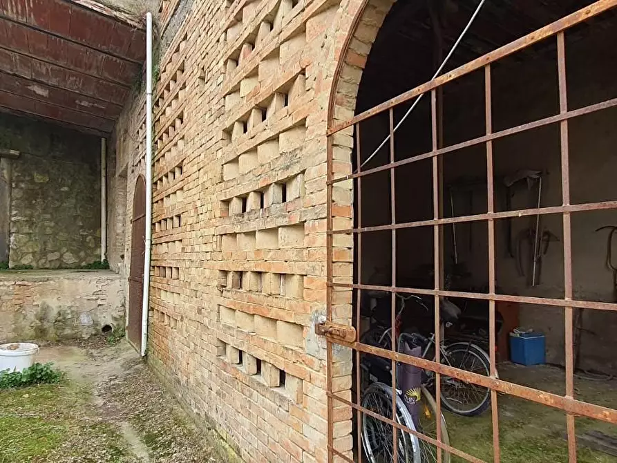 Immagine 19 di Deposito in vendita  a Capannoli