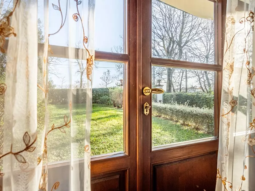 Immagine 18 di Villa in vendita  a Bientina