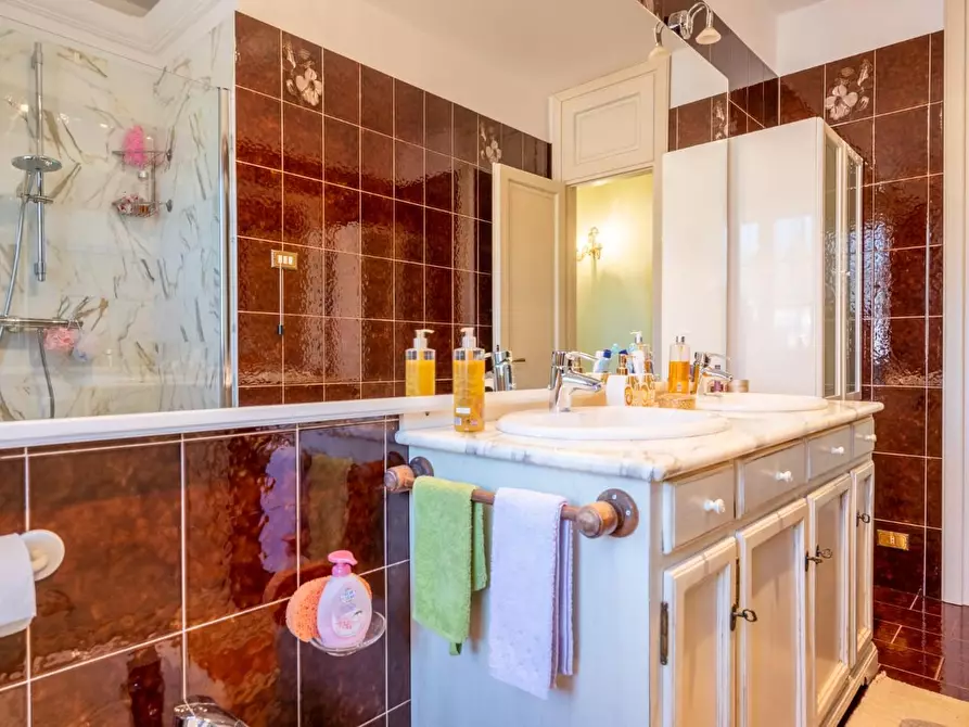 Immagine 35 di Villa in vendita  a Bientina