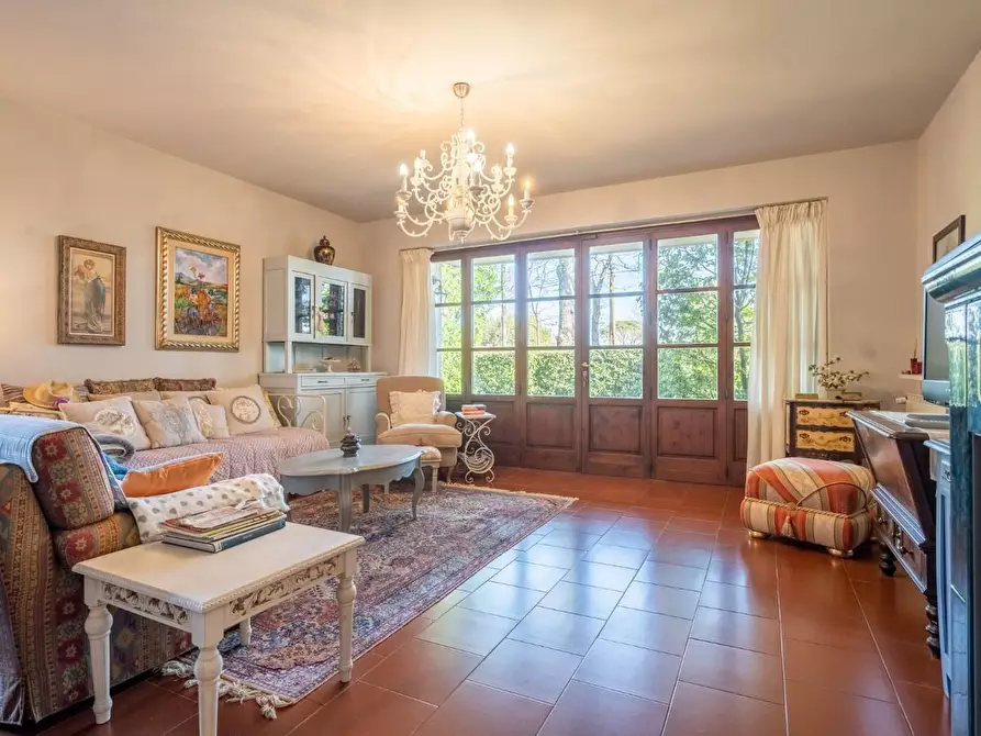 Immagine 50 di Villa in vendita  a Bientina