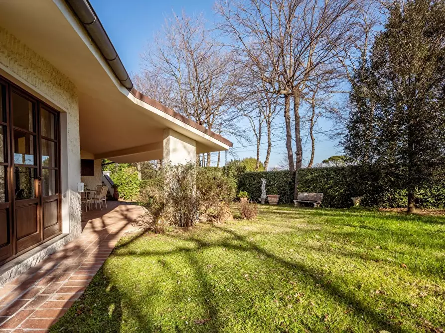 Immagine 8 di Villa in vendita  a Bientina