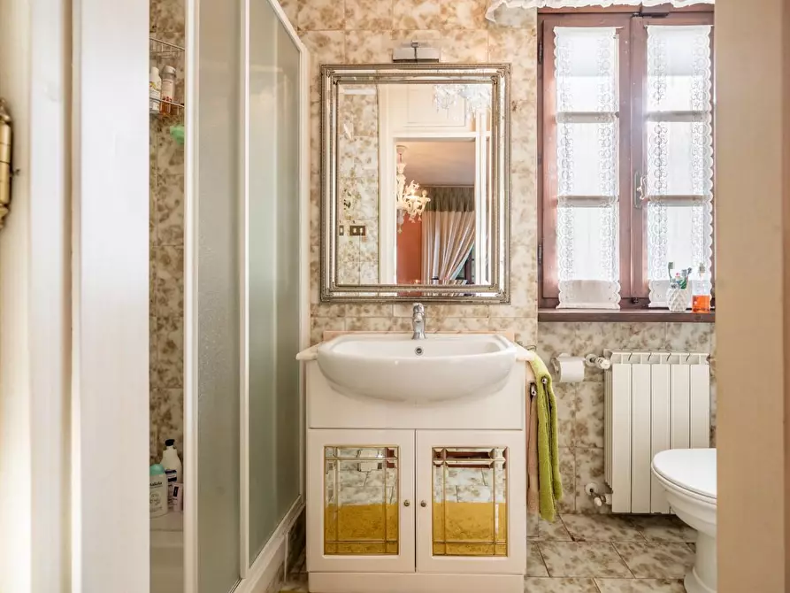 Immagine 29 di Villa in vendita  a Bientina