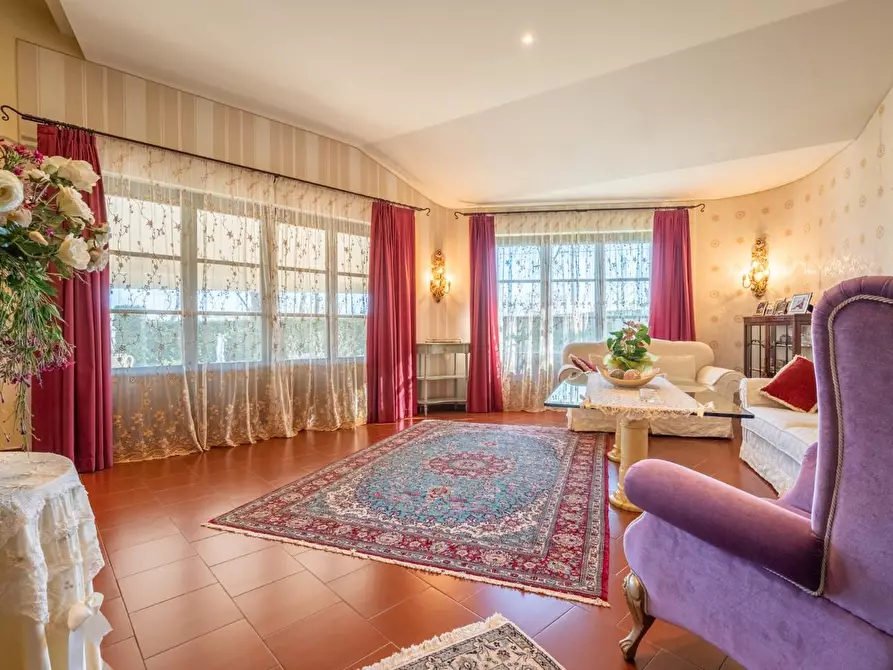 Immagine 15 di Villa in vendita  a Bientina