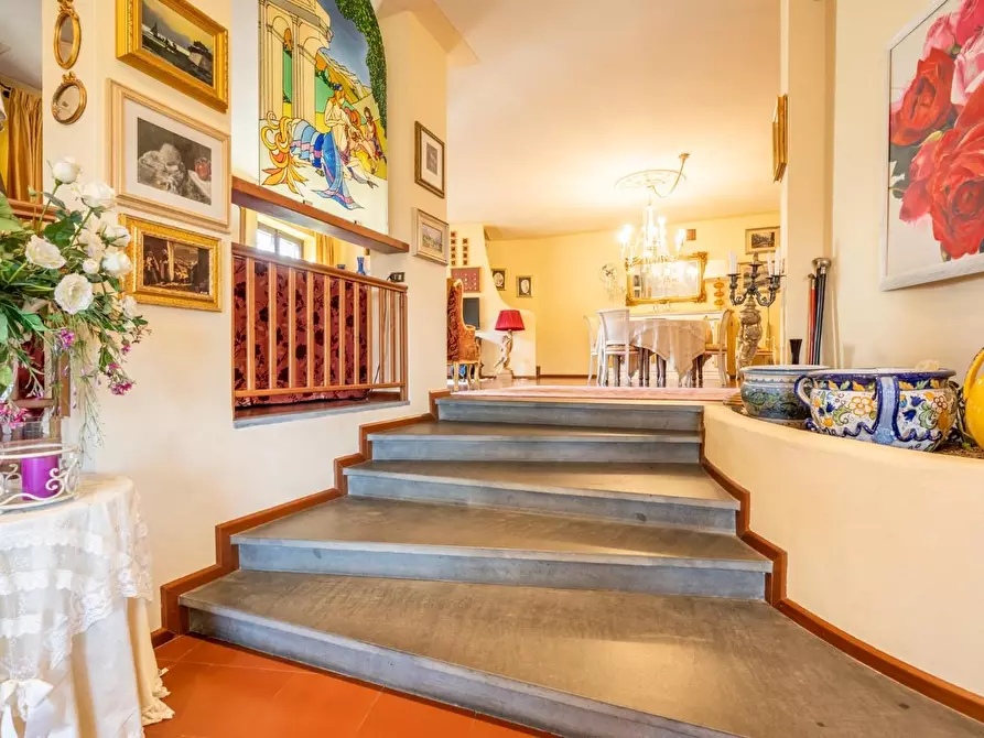 Immagine 17 di Villa in vendita  a Bientina