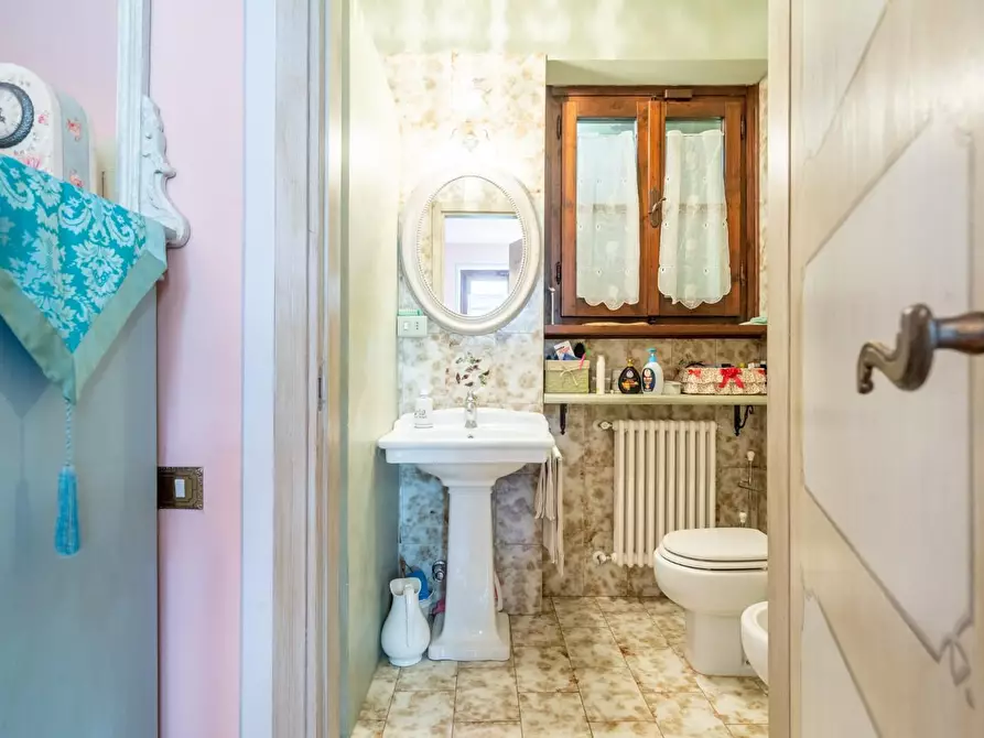 Immagine 59 di Villa in vendita  a Bientina