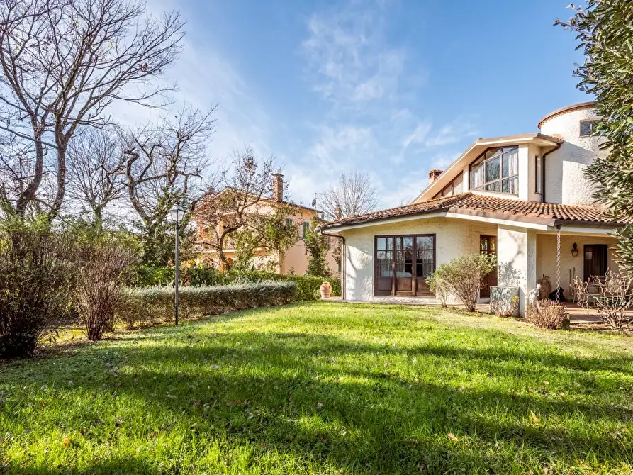 Immagine 4 di Villa in vendita  a Bientina