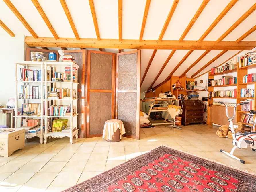 Immagine 45 di Villa in vendita  a Bientina