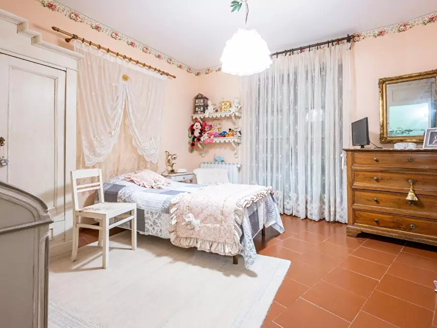 Immagine 31 di Villa in vendita  a Bientina