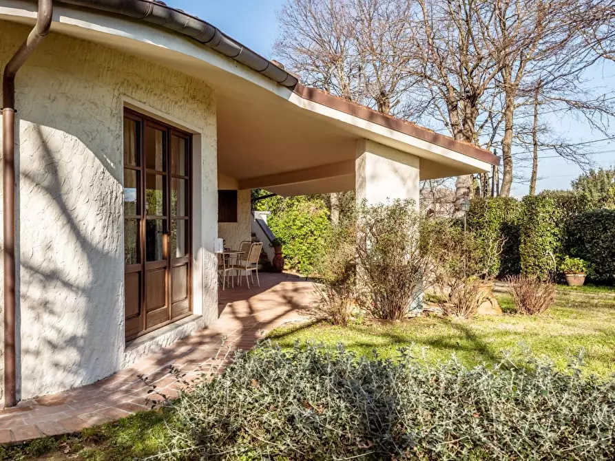 Immagine 7 di Villa in vendita  a Bientina