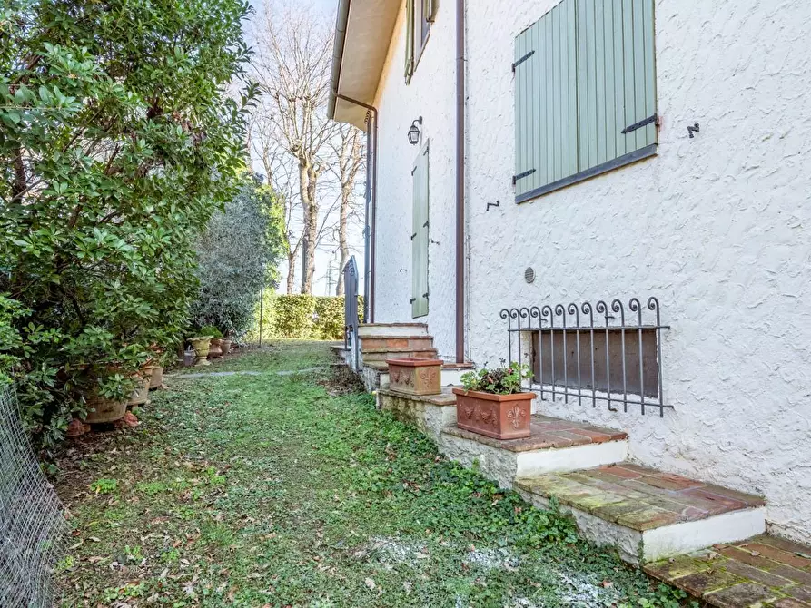 Immagine 12 di Villa in vendita  a Bientina