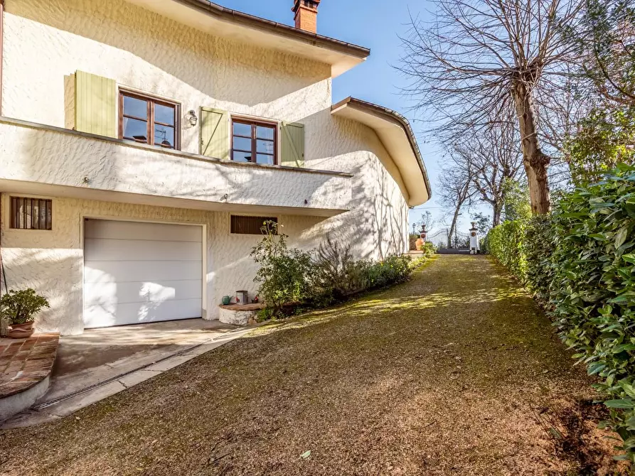 Immagine 11 di Villa in vendita  a Bientina