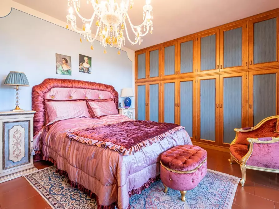 Immagine 37 di Villa in vendita  a Bientina