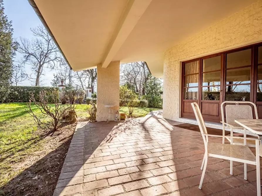 Immagine 3 di Villa in vendita  a Bientina